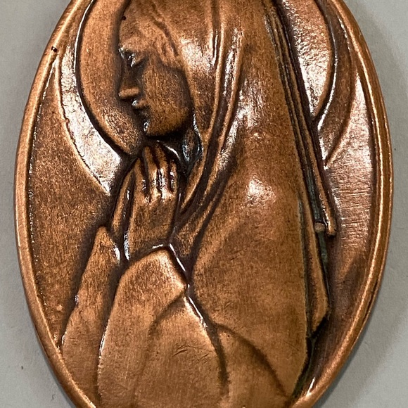 Vintage Religious Copper Plaque Virgin Mary by Albert Gilles - Picture 2 of 6